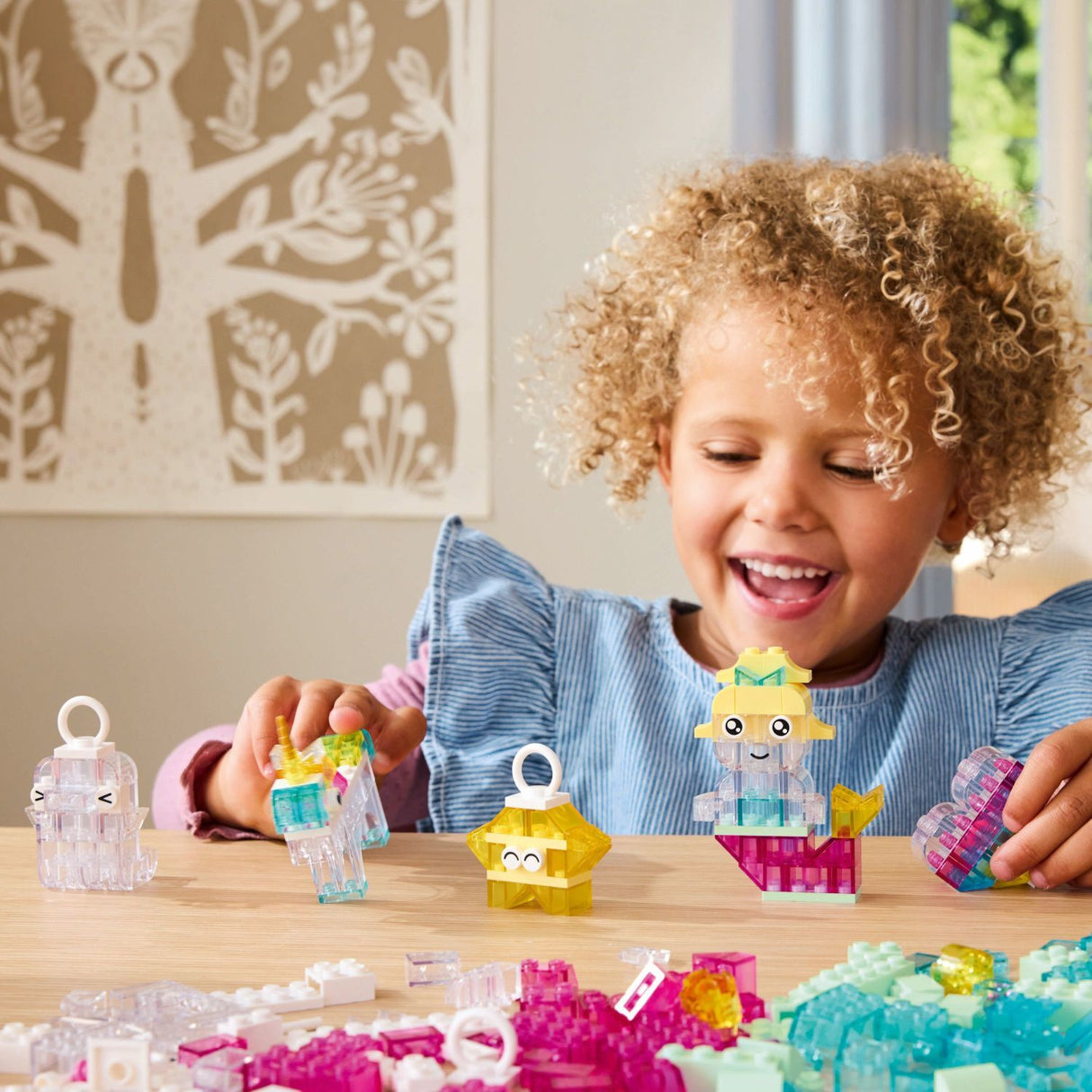 LEGO Classic: Magical Transparent Box