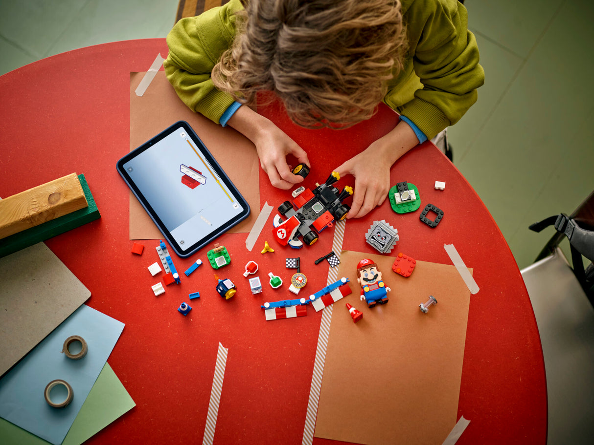 LEGO Super Mario: Mario Kart™ – Interactive LEGO® Mario™ & Standard Kart