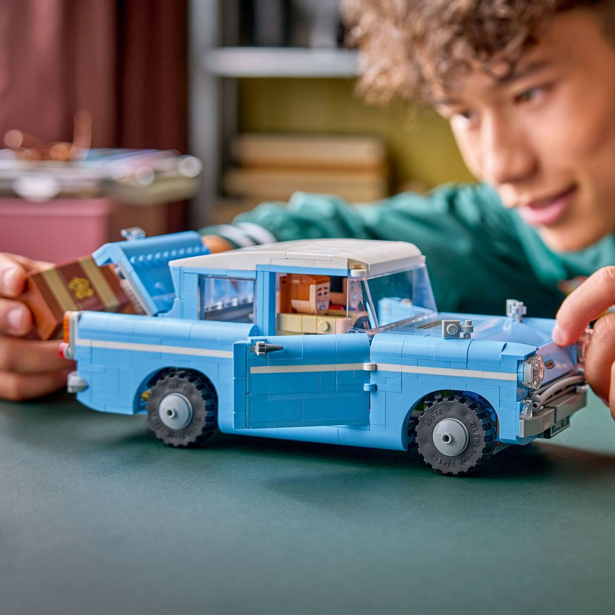 LEGO Harry Potter: Enchanted Flying Ford Anglia™