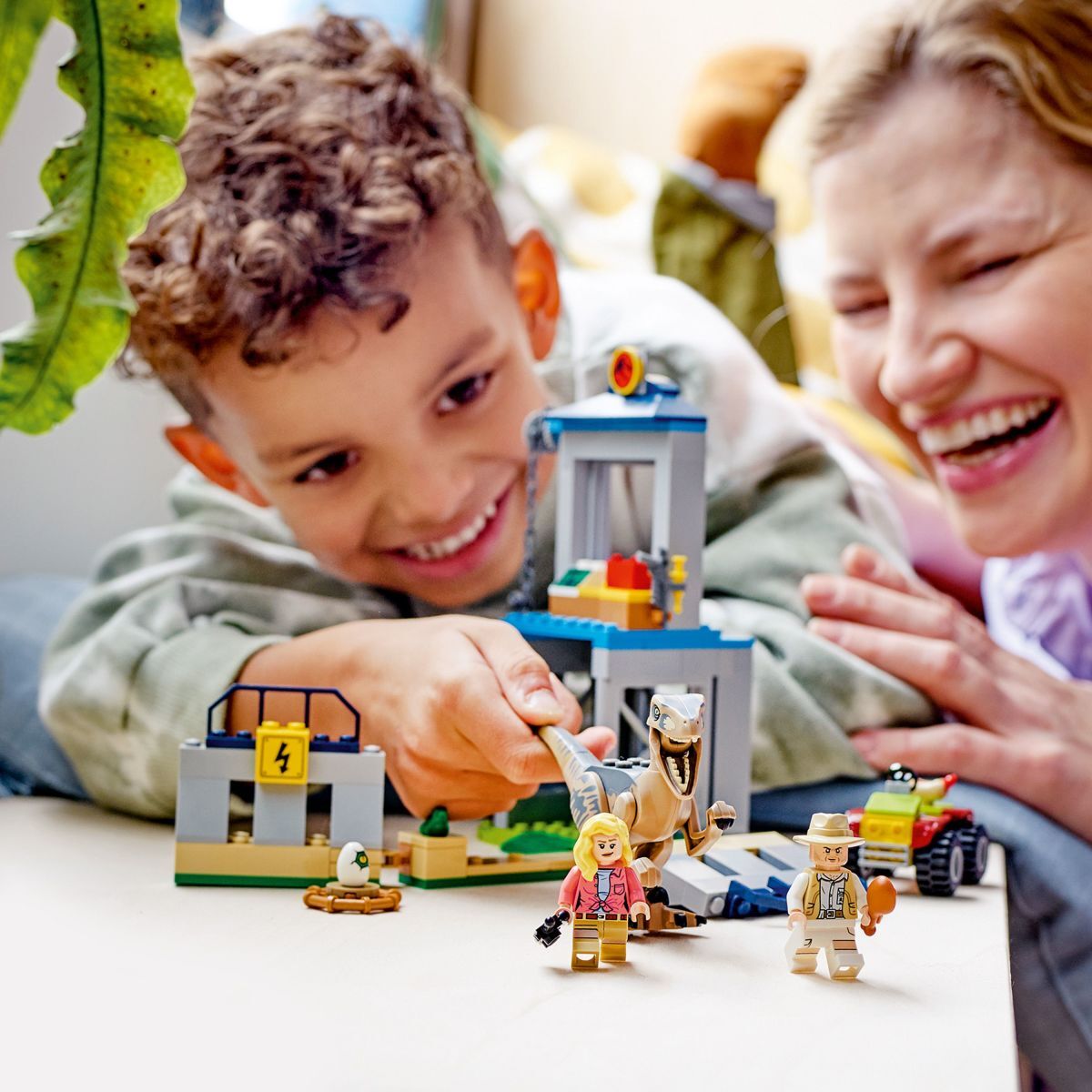 LEGO® Jurassic World: Velociraptor Escape
