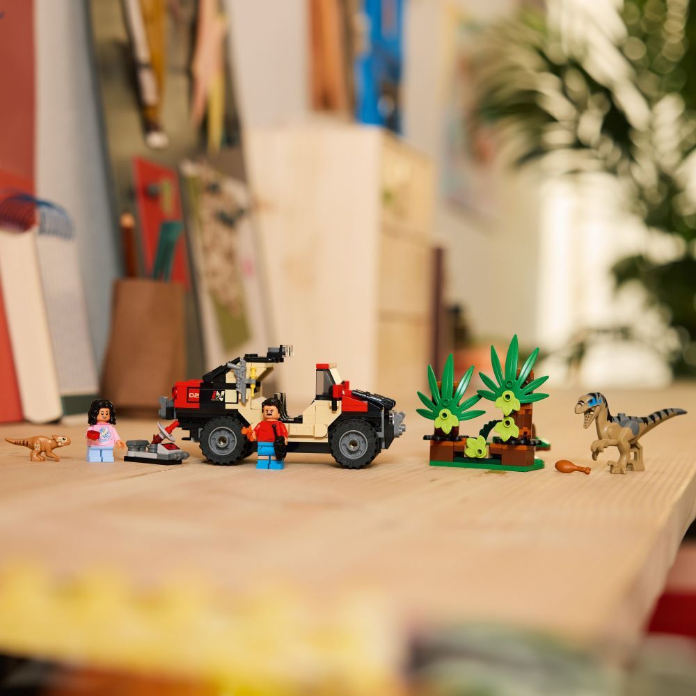 LEGO Jurassic World: Raptor Off-Road Escape
