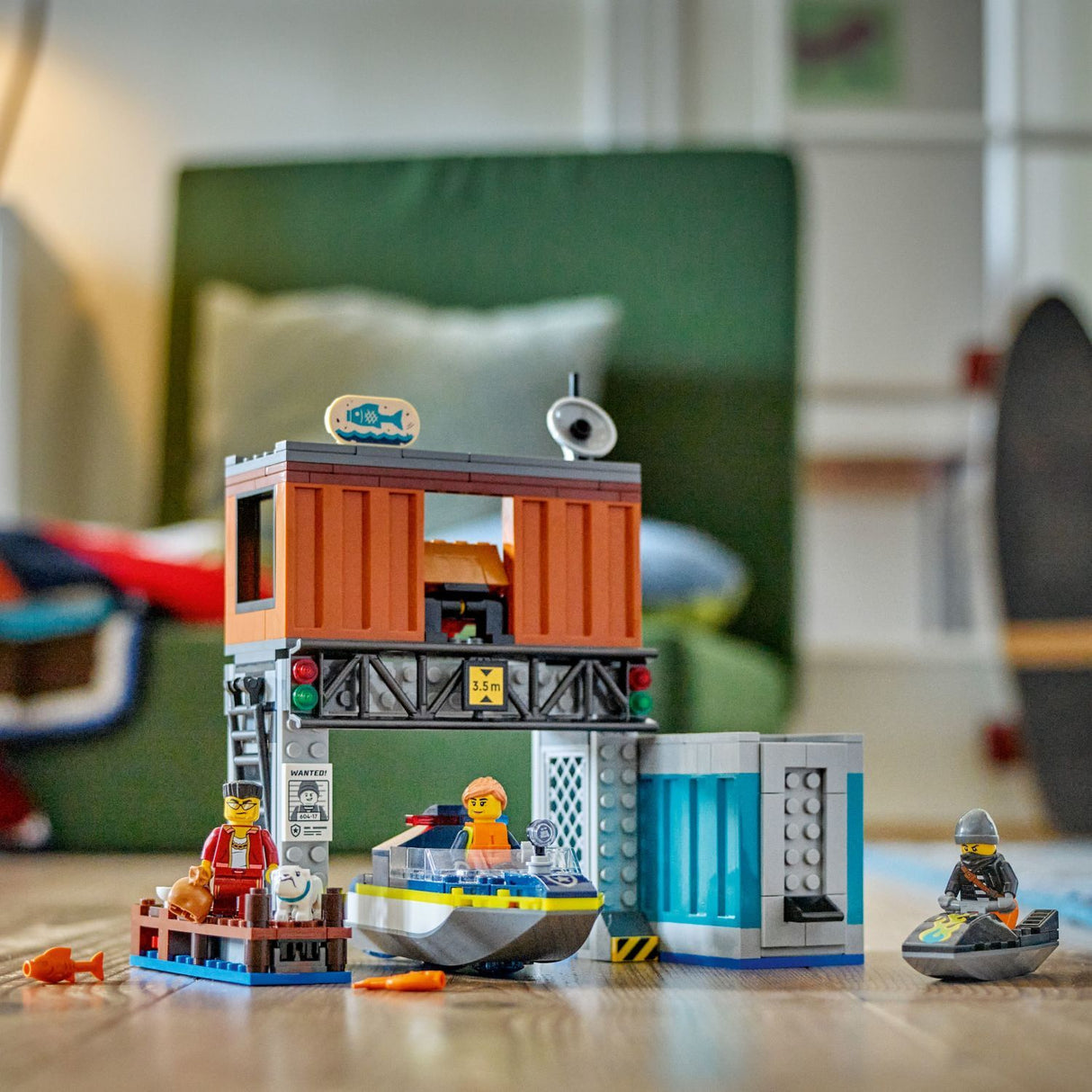 LEGO® City Police: Police Speedboat and Crooks' Hideout