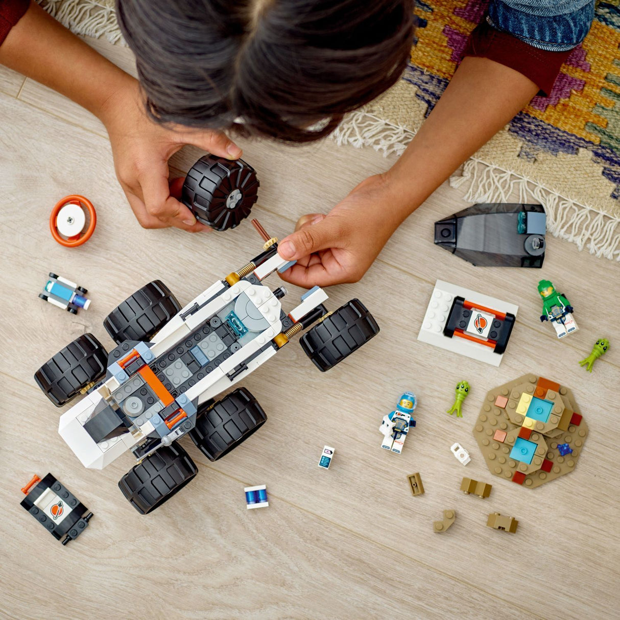 LEGO City Space: Space Explorer Rover and Alien Life