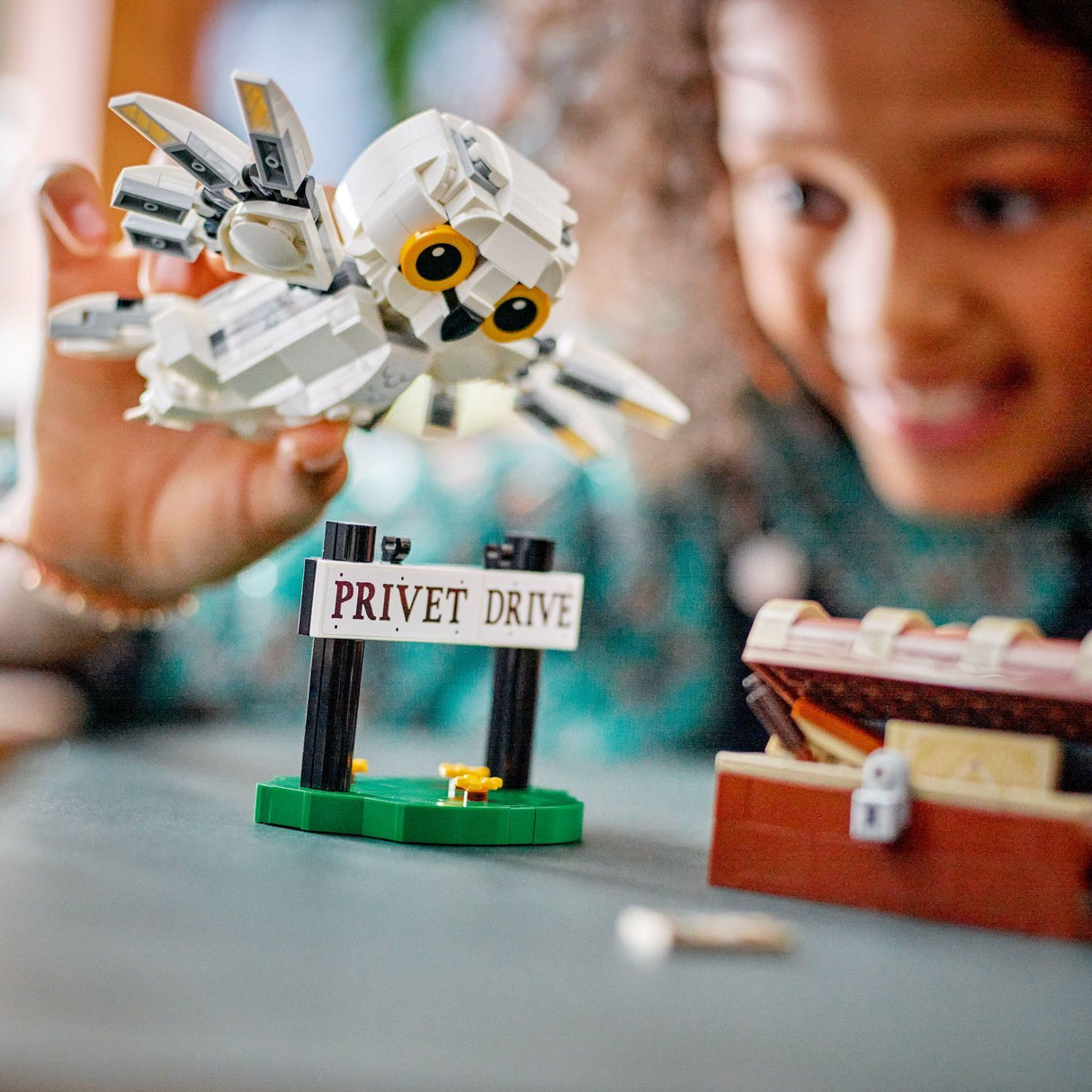 LEGO® Harry Potter™: Hedwig™ at 4 Privet Drive