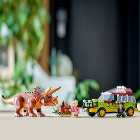 LEGO® Jurassic World: Triceratops Research