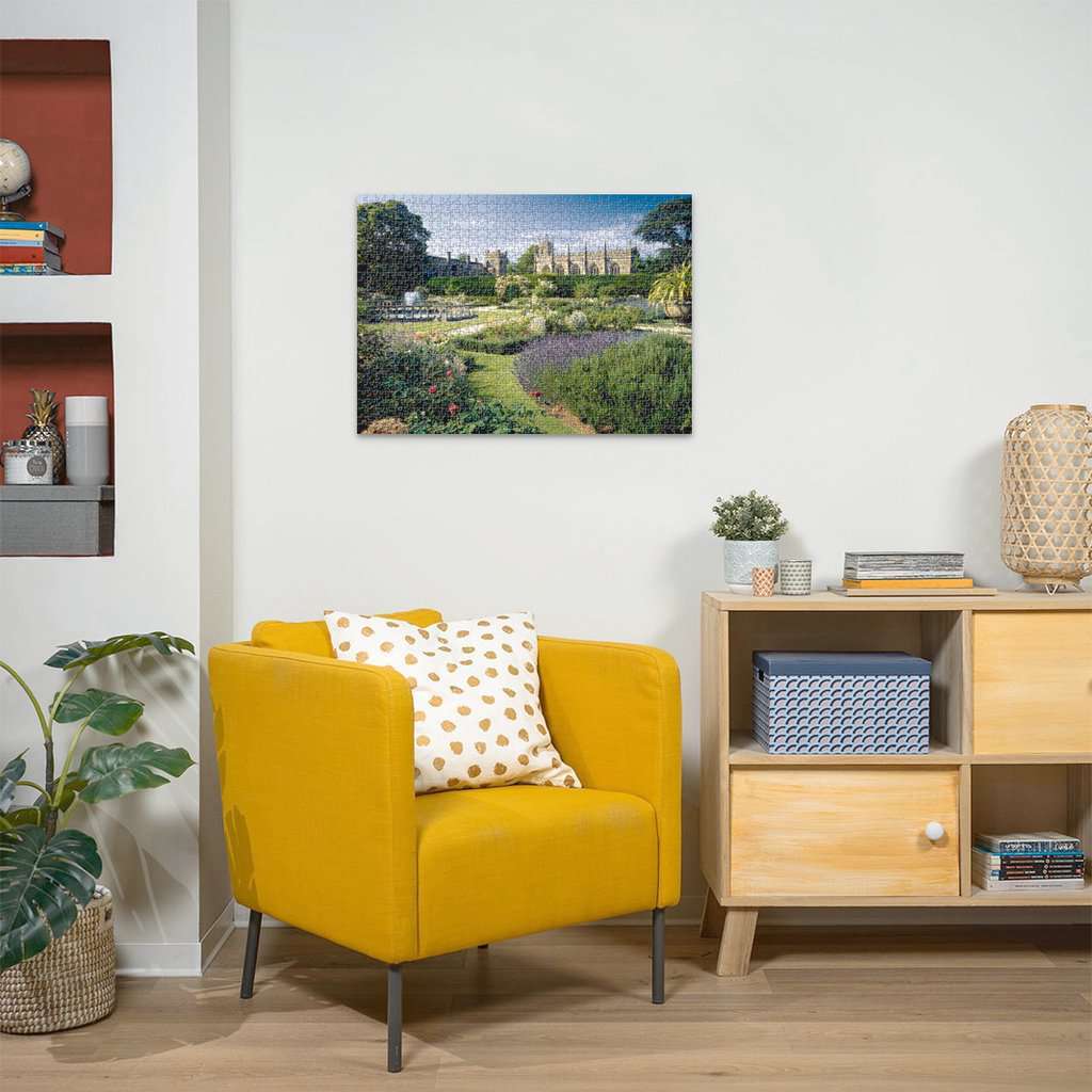 Jigsaw Puzzle Queen's Garden, Sudeley Castle, England - 1000 Pieces Puzzle