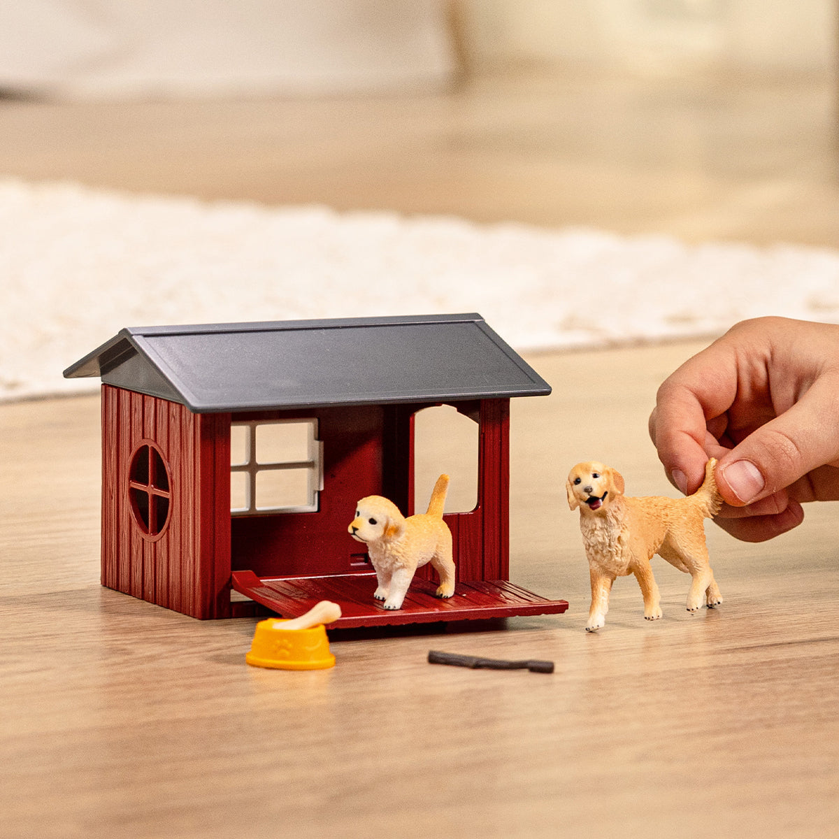 schleich FARM WORLD Dog Kennel with Golden Retriever